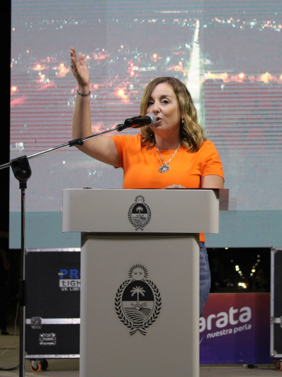 Alejandra Campos en acto de inauguración de pavimento en calle Bogado de Charata